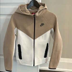Nike Beige and White tech fleece set